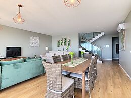 Villa Relaxing View by MHM