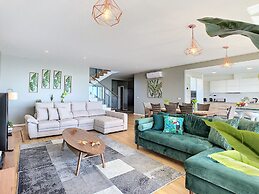 Villa Relaxing View by MHM