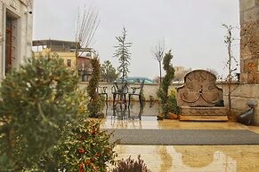 Caravanserai Inn Hotel