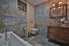 Caravanserai Inn Hotel