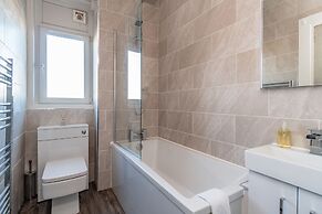 Silver Lining Charming Meadowbank Flat