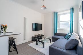 Silver Lining Charming Meadowbank Flat