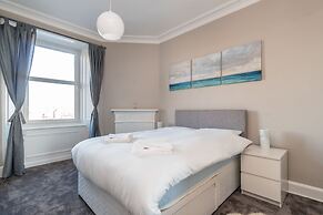 Silver Lining Charming Meadowbank Flat