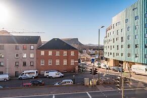 Silver Lining Charming Meadowbank Flat
