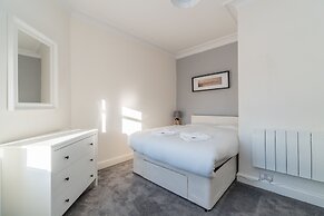 Silver Lining Charming Meadowbank Flat