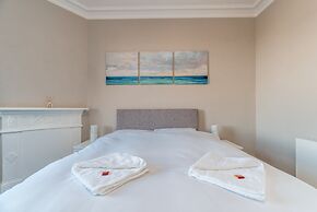 Silver Lining Charming Meadowbank Flat