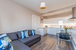 Silver Lining Charming Meadowbank Flat