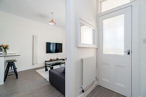 Silver Lining Charming Meadowbank Flat