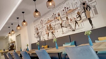 Amper Art Hotel