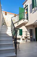 Apartments Zlatin Dvor