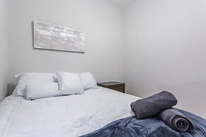 Windy City Wanderer - Depaul, Train, Wrigley Field