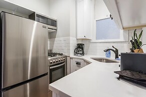 Windy City Wanderer - Depaul, Train, Wrigley Field