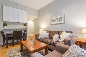 Windy City Wanderer - Depaul, Train, Wrigley Field