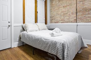 Windy City Wanderer - Depaul, Train, Wrigley Field