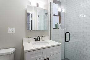 Windy City Wanderer - Depaul, Train, Wrigley Field