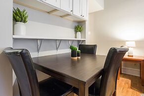 Windy City Wanderer - Depaul, Train, Wrigley Field