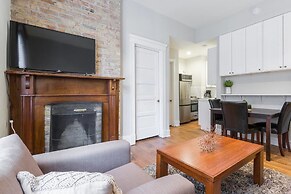 Windy City Wanderer - Depaul, Train, Wrigley Field