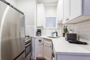 Windy City Wanderer - Depaul, Train, Wrigley Field