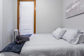 Windy City Wanderer - Depaul, Train, Wrigley Field