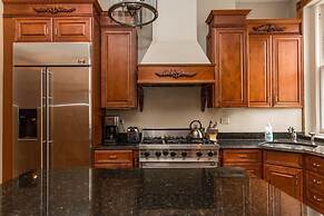 Safe Spacious Mansion Indowntown