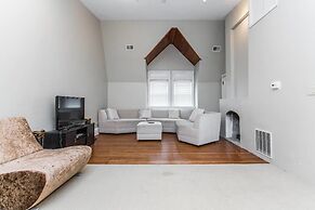 Safe Spacious Mansion Indowntown