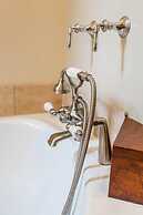 Safe Spacious Mansion Indowntown