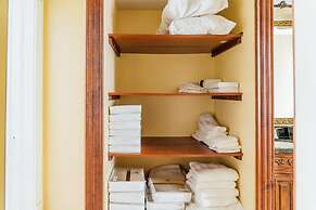 Safe Spacious Mansion Indowntown