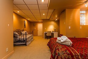 Safe Spacious Mansion Indowntown