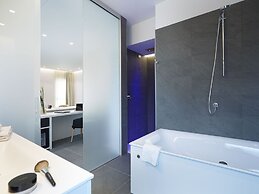 Boutique hotel touring