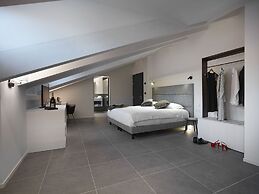 Boutique hotel touring