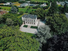 Hôtel Le Corbusson Laval Ouest