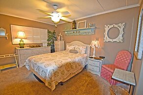 Harbour Island 102M 2 Bedroom Condo by RedAwning