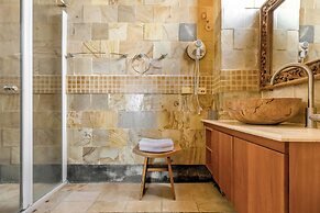 Golden Ocean Azure Hotel