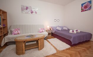 Studio apartment Tina