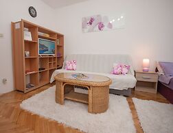 Studio apartment Tina