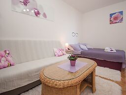 Studio apartment Tina