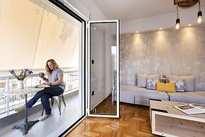 Atmospheric Apartment near Acropolis by CloudKeys