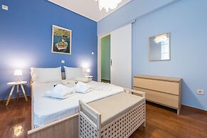 Stylish Apartment with Balcony  by Cloudkeys