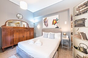 Stylish Apartment with Balcony  by Cloudkeys