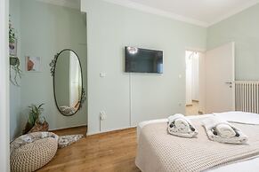 Boutique Acropolis Apartment  by Cloudkeys