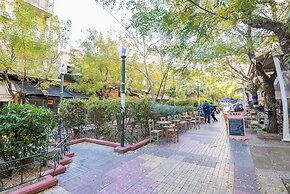 Boutique Acropolis Apartment  by Cloudkeys