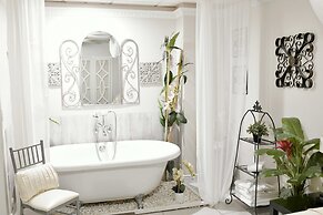 5th East Hall Bed & Breakfast