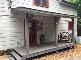 Captain Morley`s Mountain Inn