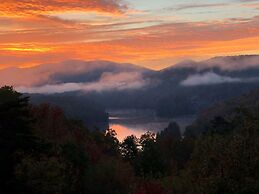 Light`s Mountain Lake Overlook