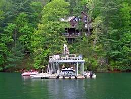 Lakeside Lodge