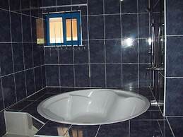 Maxwell Court Apartments