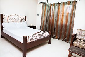 Maxwell Court Apartments