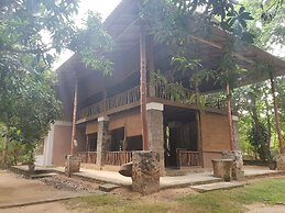 Jungle House Udawalawe Holiday Lodge