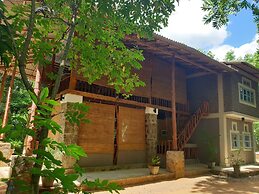 Jungle House Udawalawe Holiday Lodge