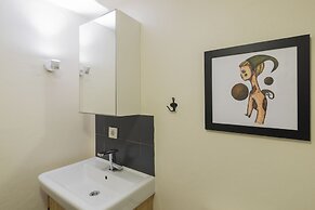 Spotless Flat in Central